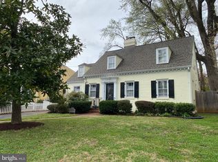 6212 Dunrobbin Dr, Bethesda, MD 20816