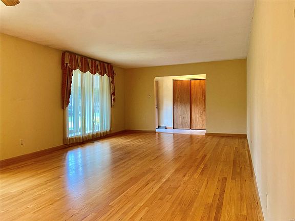 3rd image of 3985 Marietta Dr