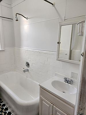 4th image of 32-05 81st St #2B