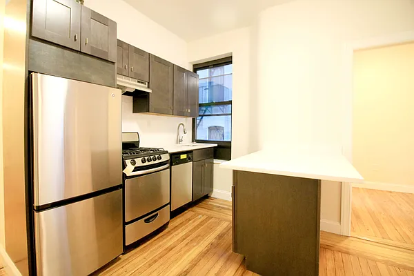 Rented by Link NY Realty | media 18