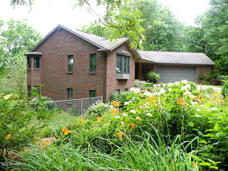 1st image of 2050 Woodrun Dr SE
