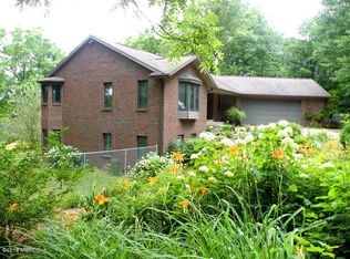 2050 Woodrun Dr SE, Lowell, MI 49331