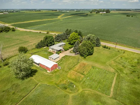 1611 E Rock Grove Rd, Orangeville, IL 61060