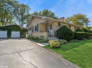 17459 W Gages Lake Rd, Grayslake, IL 60030