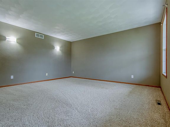 5th image of 15567 Bryden Dr