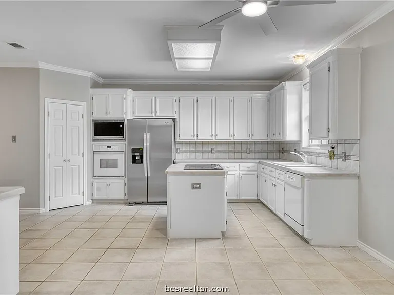 602 Clovis Ct — Photo 12