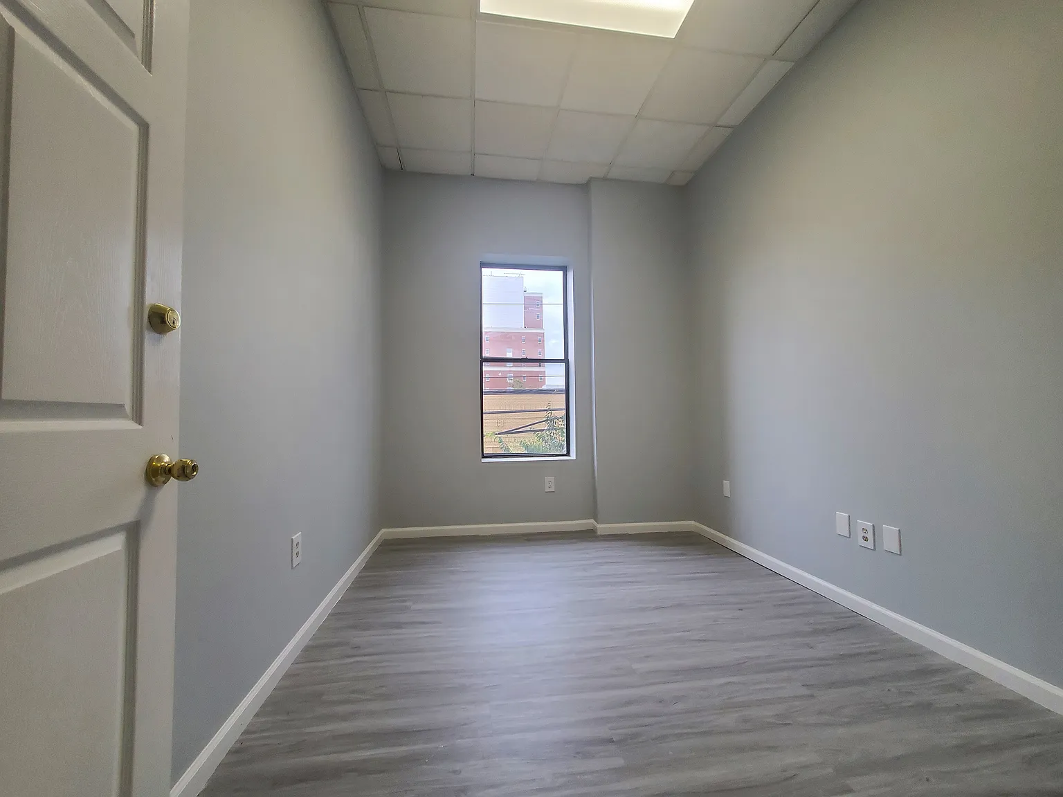 4 bed, 1.5 bath, 1200 sqft, $3,000 — Photo 4