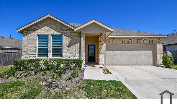 4 bed, 2070 sqft, $2,700 — Photo 2