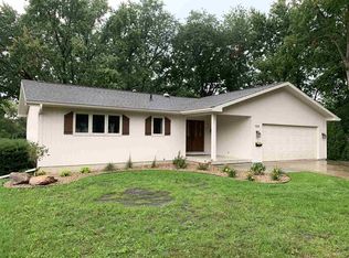 126 Prospect Cir, Waterloo, IA 50701