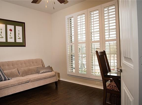 4th image of 3025 Maple Creek Dr