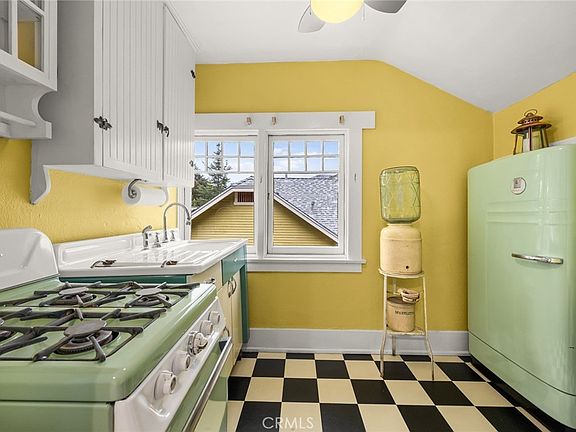 4th image of 579 N Chester Ave #1