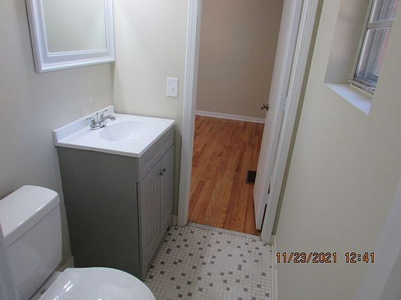 4th image of 1915 Pinewood Rd