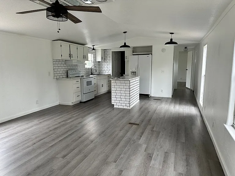 17756 FM 1252 — Photo 3