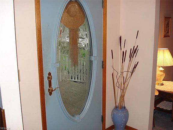 5th image of 177 Maplewood Dr