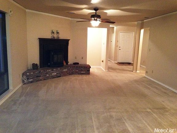3rd image of 3419 Montclaire St