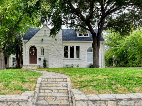 2051 W MAGNOLIA AVE, San Antonio, TX 78201
