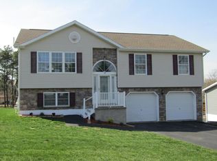 20 Fawn Dr, Hazle Township, PA 18202