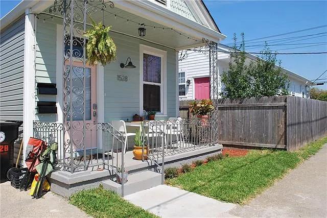 1528 Joliet St — Photo 2