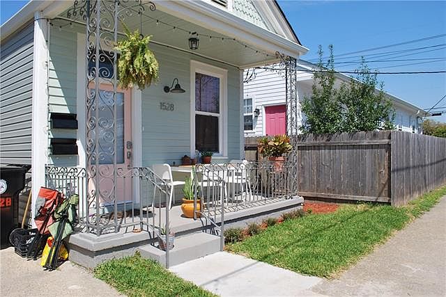 2nd image of 1528 Joliet St
