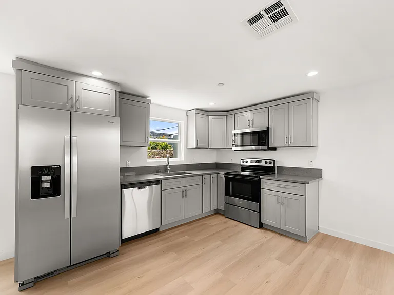 1033 W 91st St #A — Photo 9