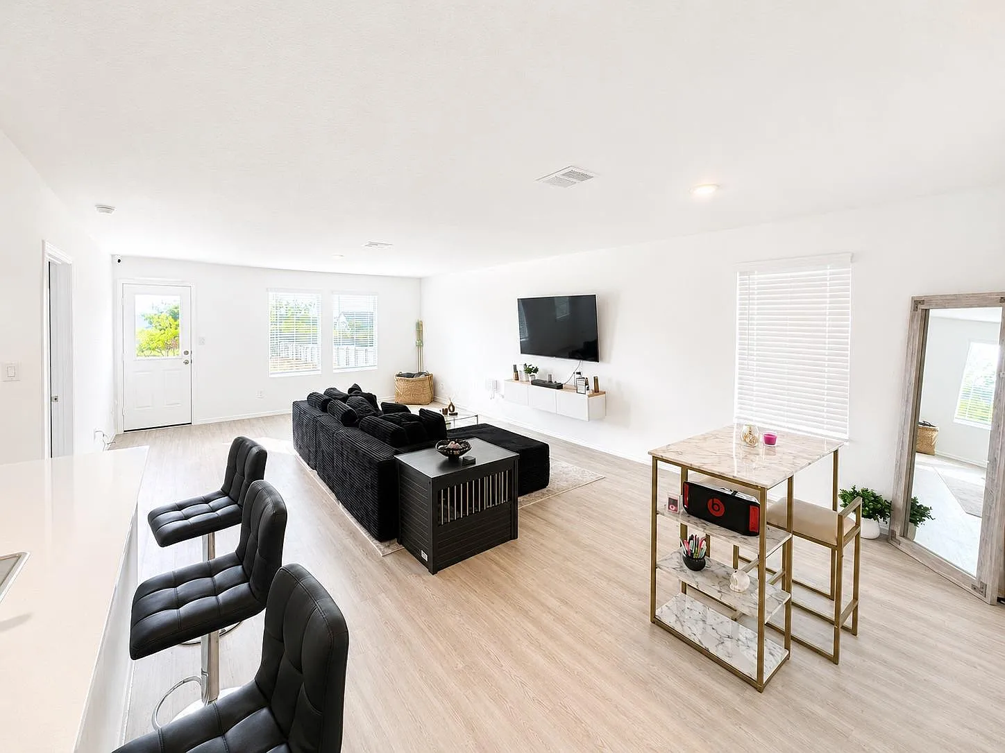 4 bed, 2.0 bath, 1667 sqft, $2,100 — Photo 4