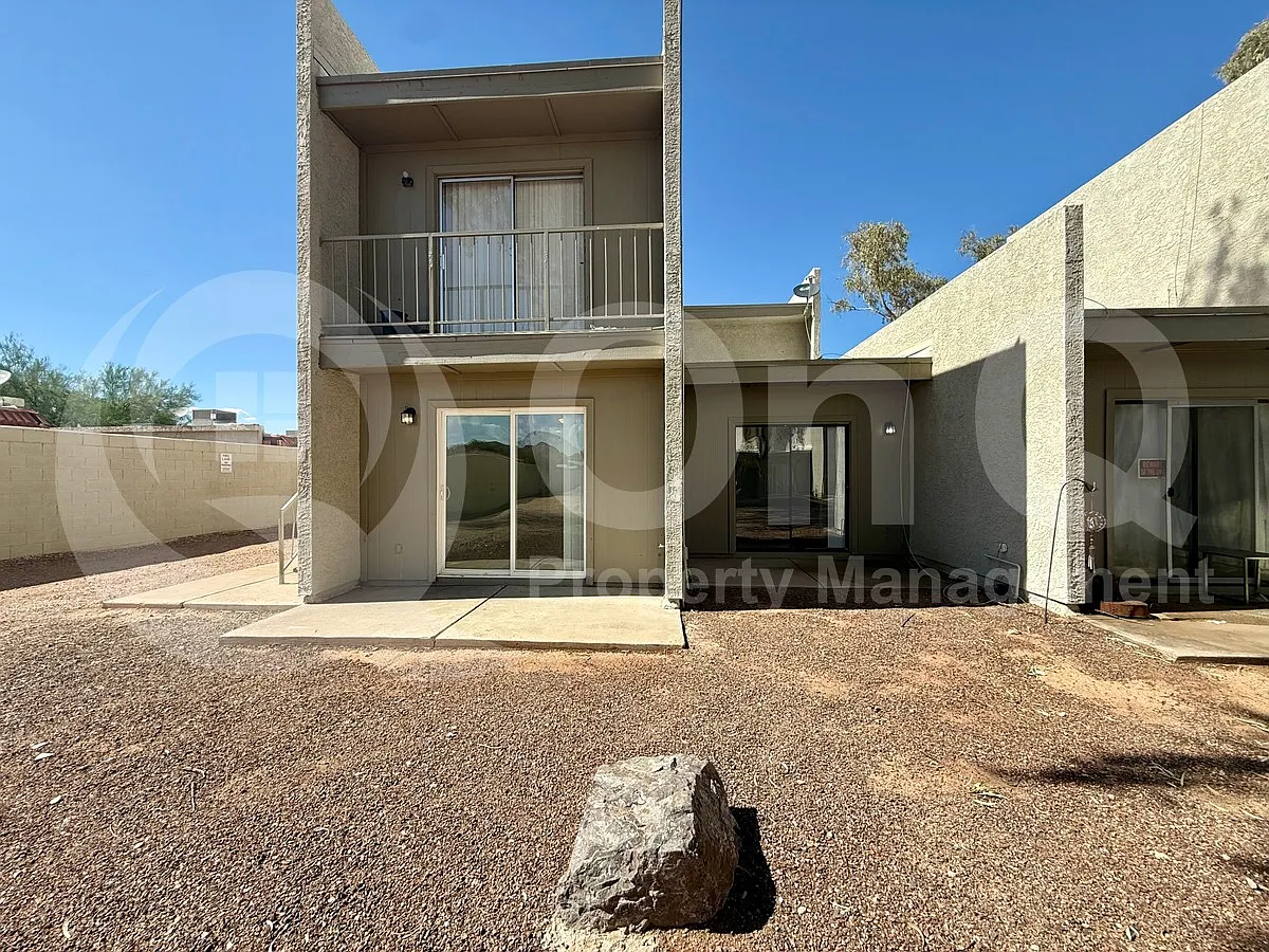 2 bed, 2.0 bath, 1000 sqft, $1,300 — Photo 2