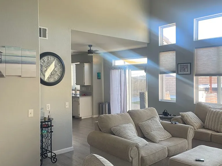 5449 Essex Dr — Photo 7