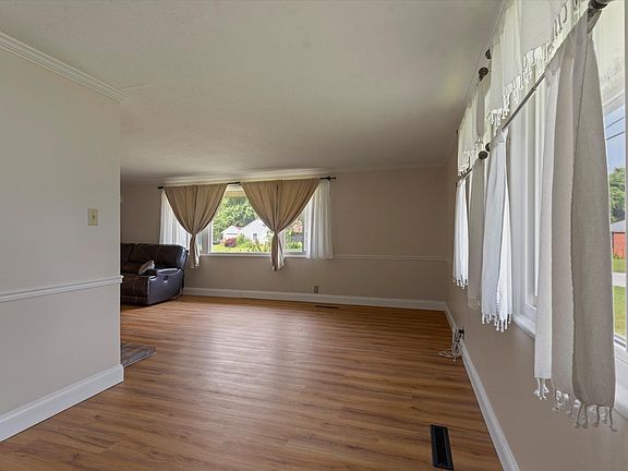 4th image of 2620 Southridge Dr