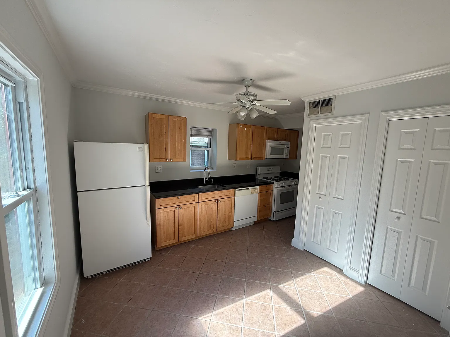 2 bed, 700 sqft, $2,500 — Photo 1