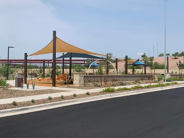 Very Large Nice Park and Amenities