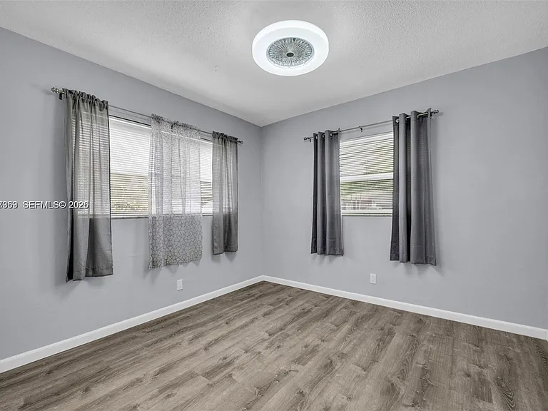 851 SW 49th Ter — Photo 20
