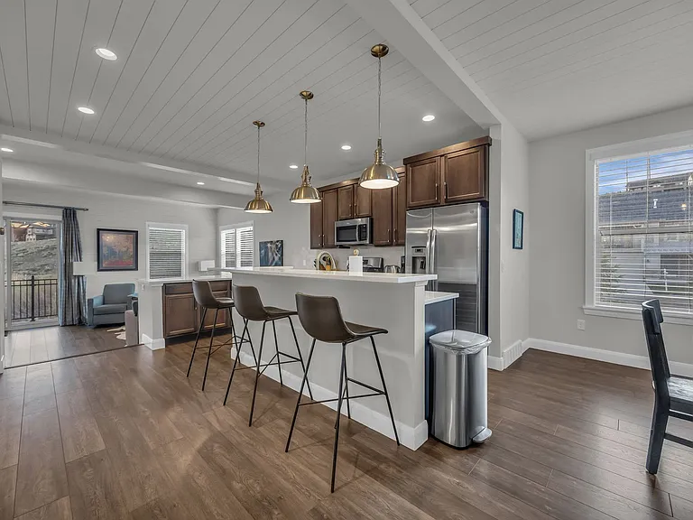1072 W Cattail Ct — Photo 10