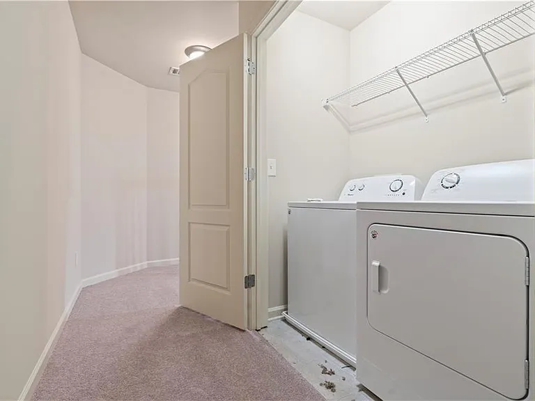 3879 Brockenhurst Dr — Photo 18
