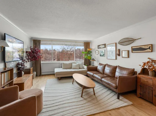 2700 W 44th St APT 403, Minneapolis, MN 55410
