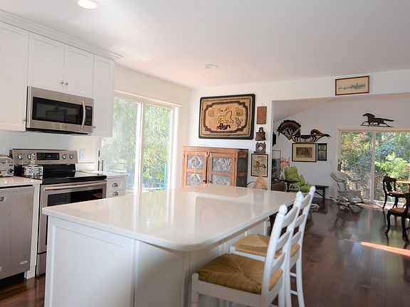 3rd image of 35 Pembroke Dr