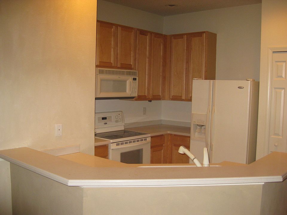2nd image of 3781 Parkridge Cir #3-201