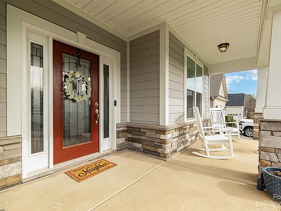 4th image of 1025 Brookdale Ln