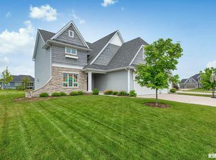 3776 Cobblestone Dr, Bettendorf, IA 52722