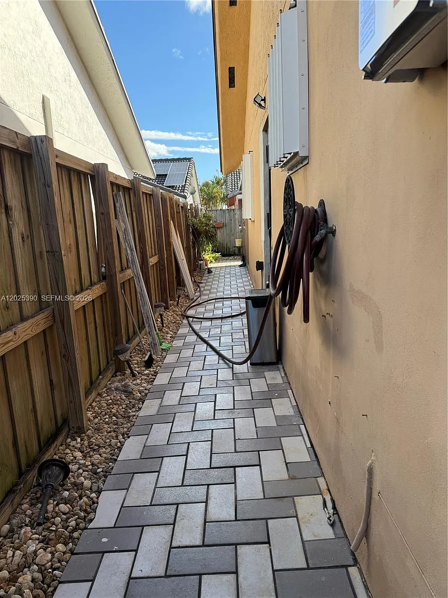 Photo 2 of 5 - 35XX W 75th Pl #A - Hialeah, FL Building Photo - 35XX W 75th Pl #A