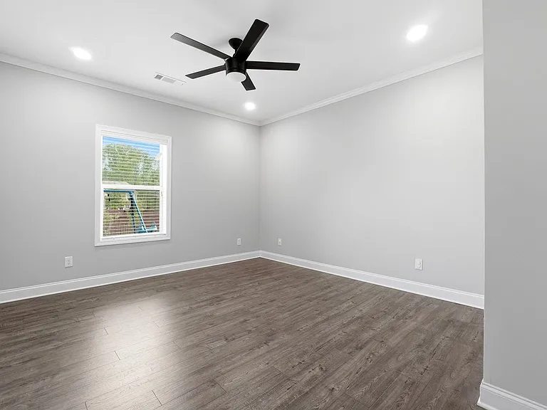 304 Cochin Dr — Photo 11