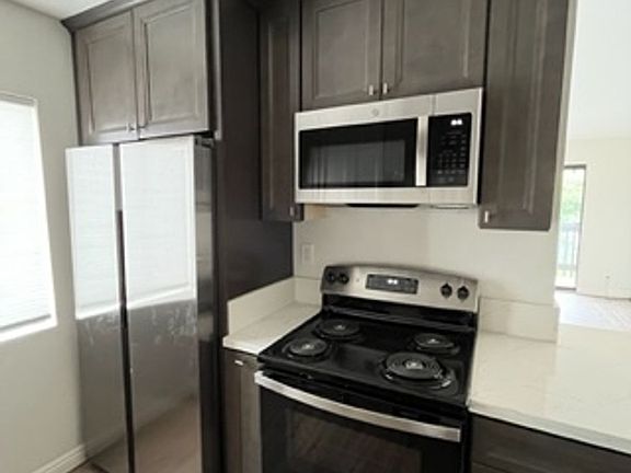 2nd image of 1252 Parker Pl #1252