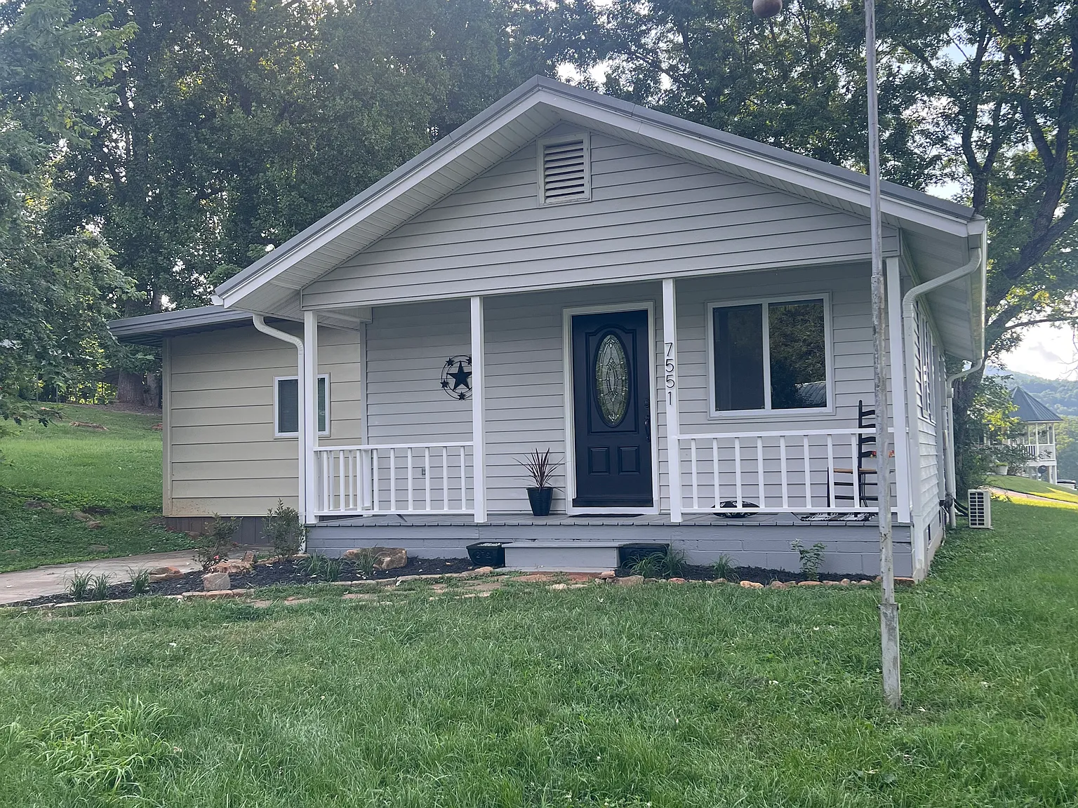 3 bed, 1300 sqft, $2,150 — Photo 2