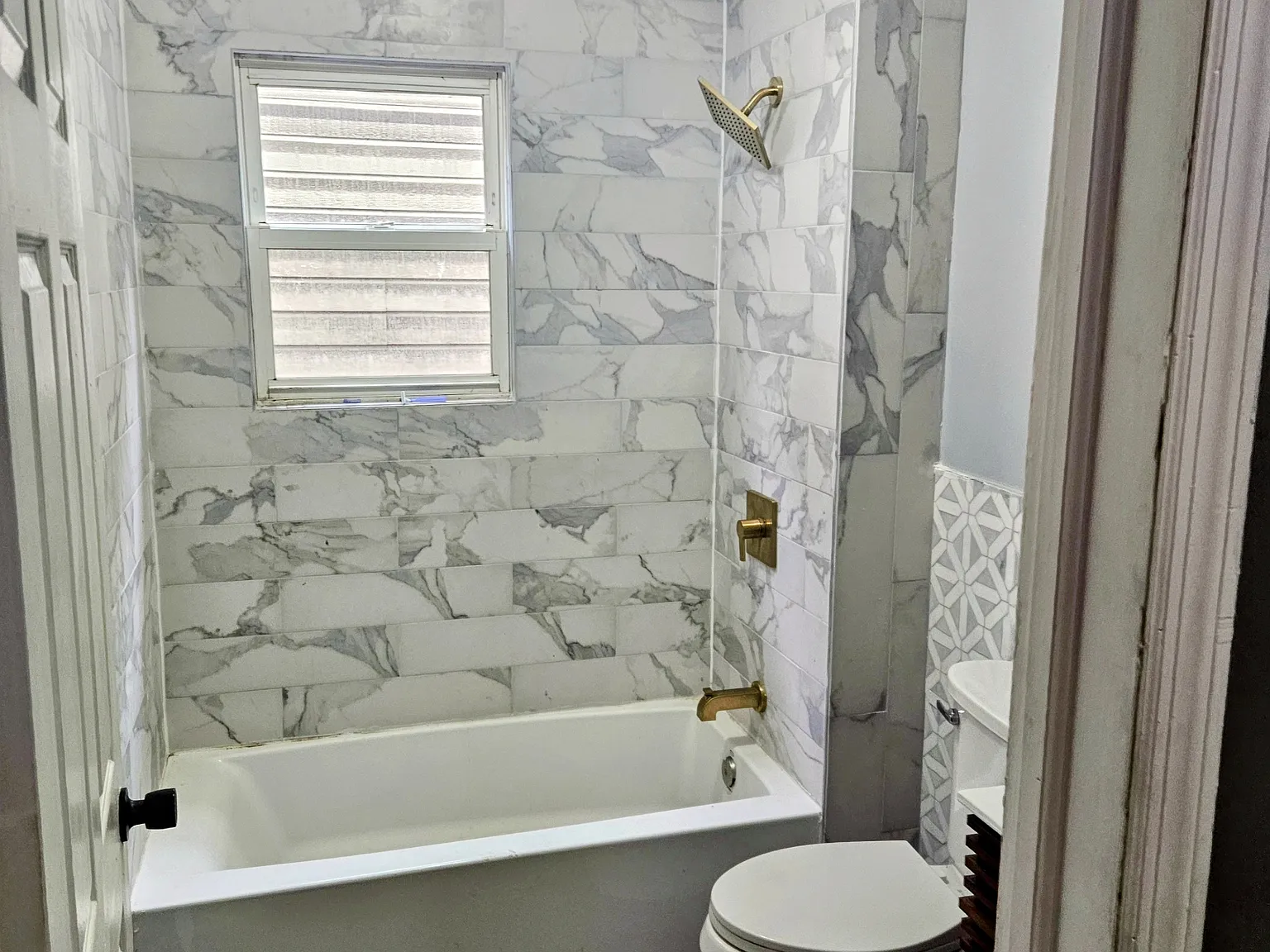 3 bed, 1000 sqft, $1,990 — Photo 2