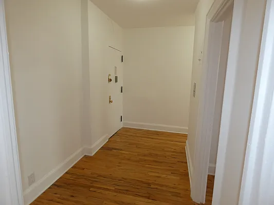 Rented by Karten Real Estate Services LLC | media 25