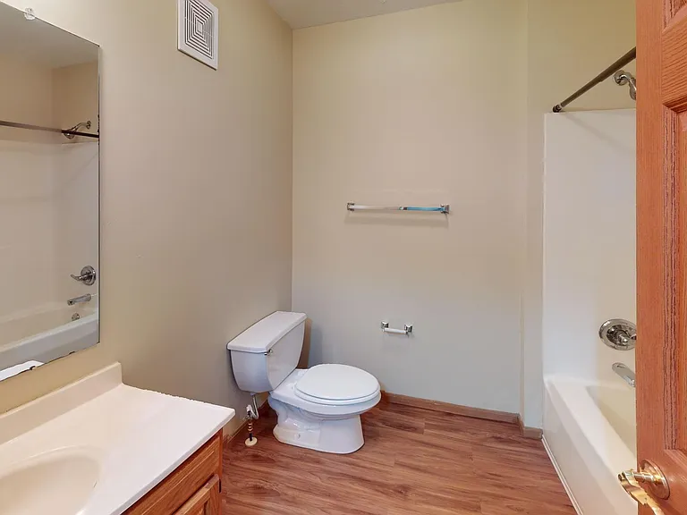 Duck Creek Apartments — Photo 44
