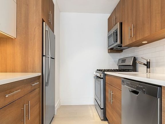 4th image of 429 E 52nd St APT 30F