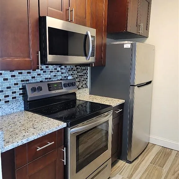 190 Santa Clara Dr #4 — Photo 2
