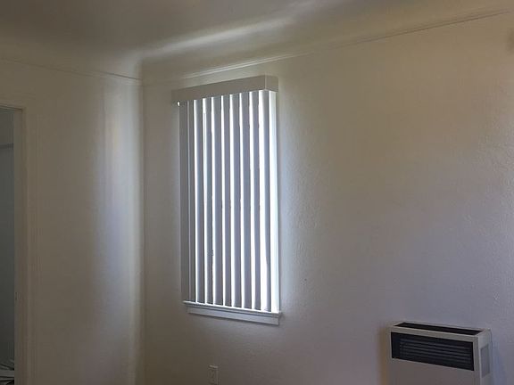 5th image of 934 N Grand Ave