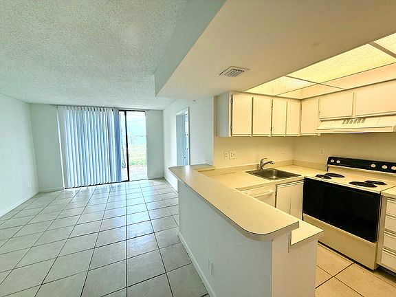 3rd image of 760 Executive Center Dr