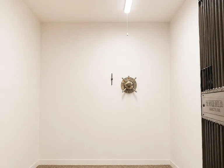 117 N Market St — Photo 14
